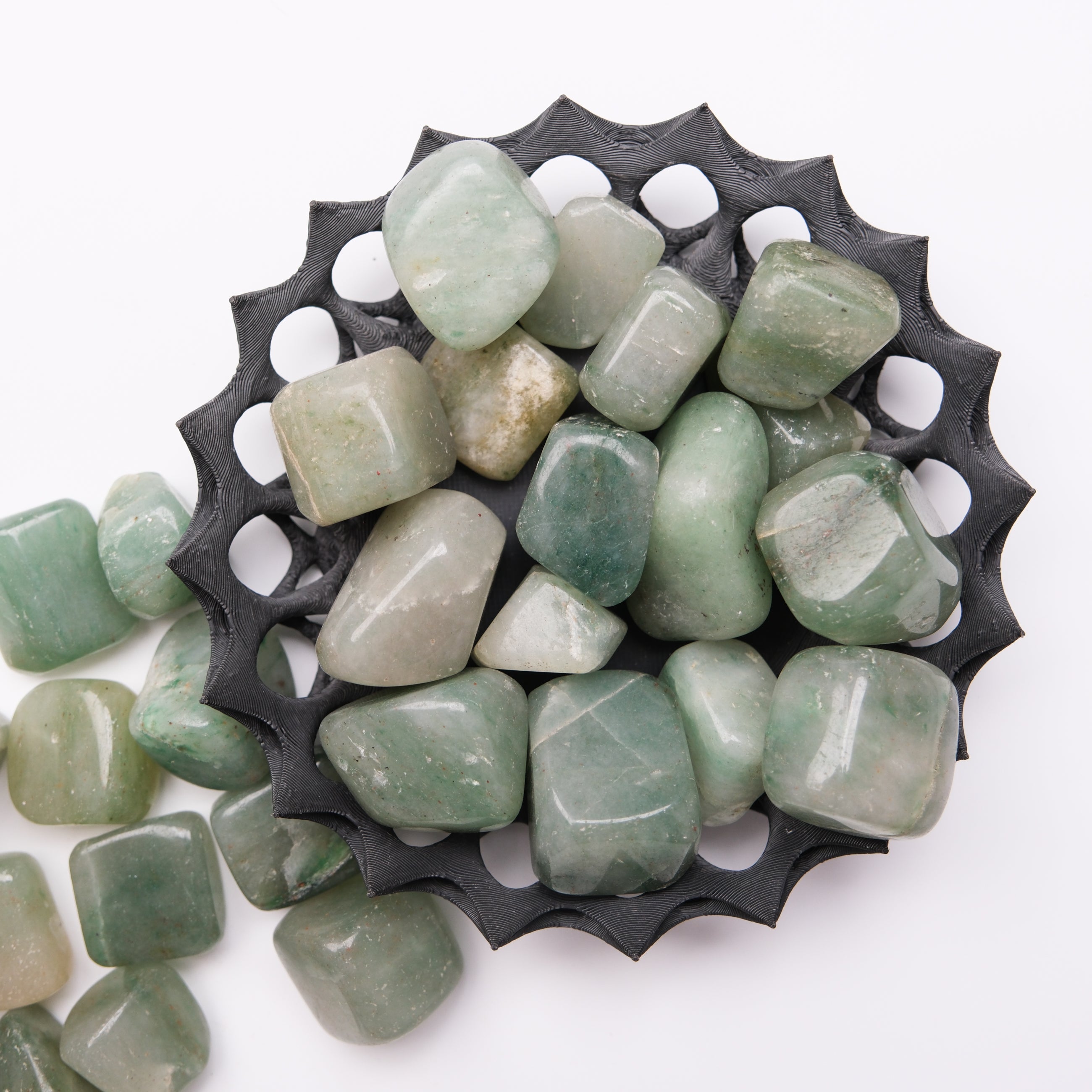 Green Aventurine tumble stone from Noctis Studio, polished green gemstone with smooth, rounded surface and natural mineral patterns.