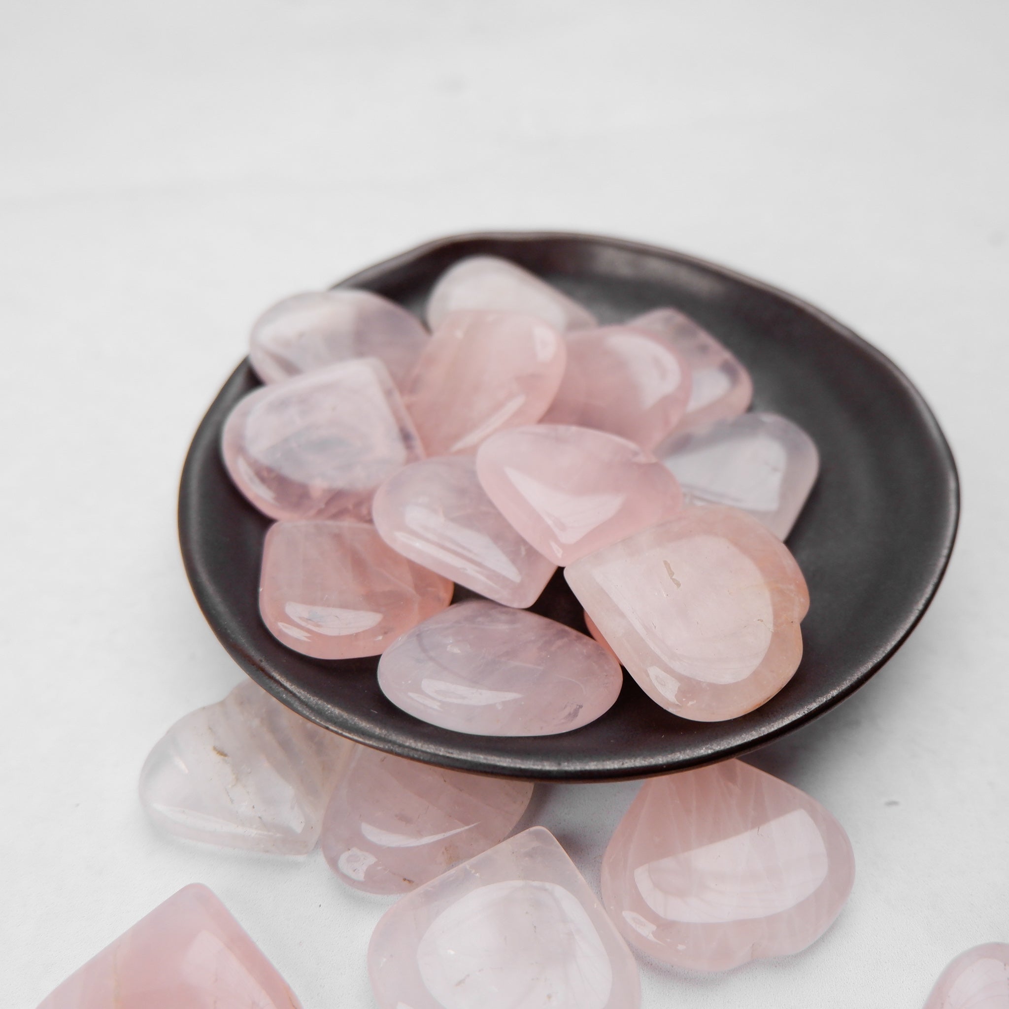 Pink rose quartz heart gemstone from Noctis Studio, smooth polished stone with natural color and gentle heart shape.